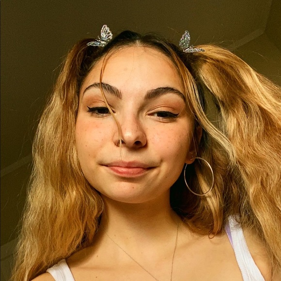 Meet your Posher, Zoe - Picture 2 of 7